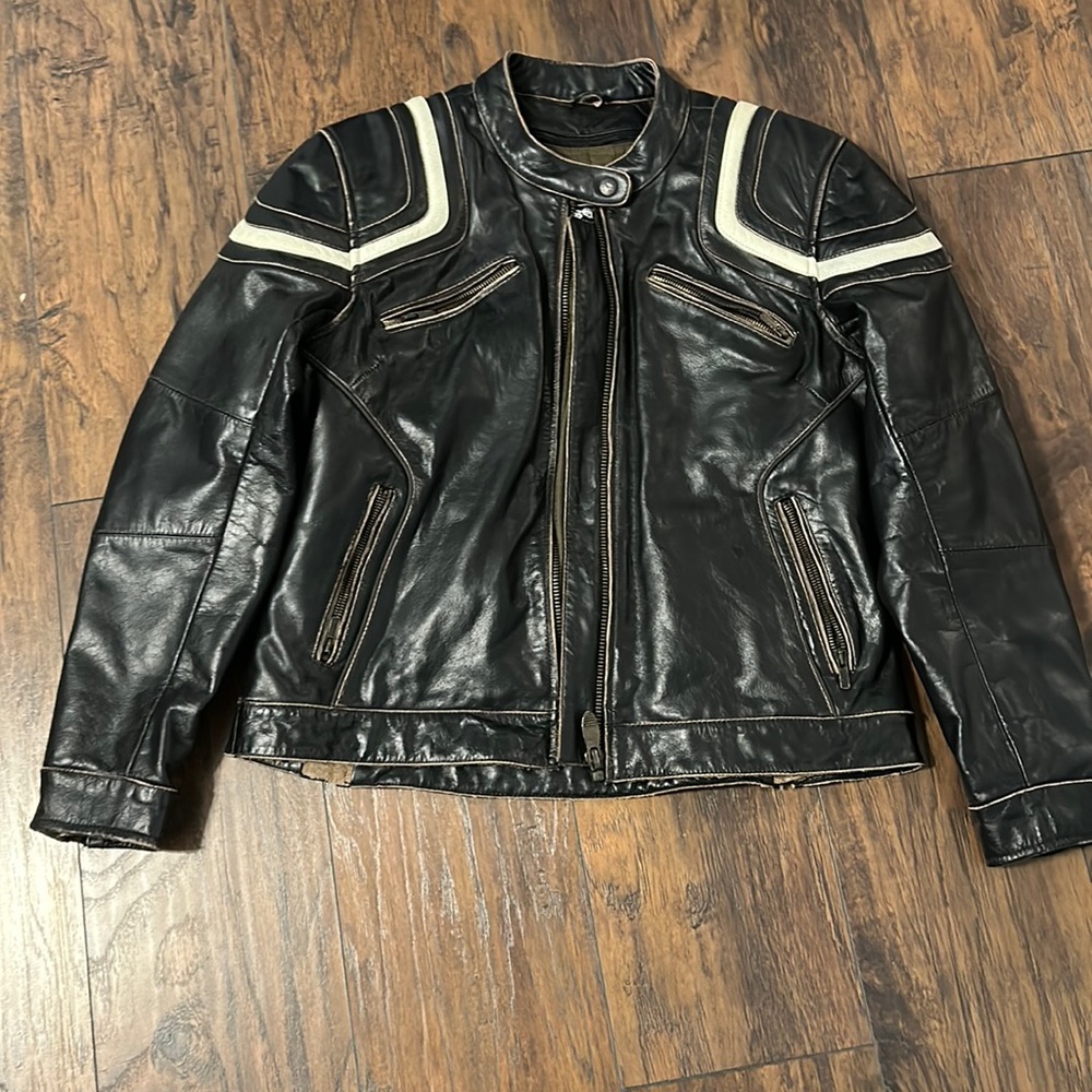 River road motorcycle jacket black and white leather excellent condition. Large